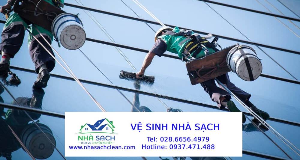 Dịch vụ vệ sinh, lau kính tòa nhà cao tầng huyện Cần Giờ