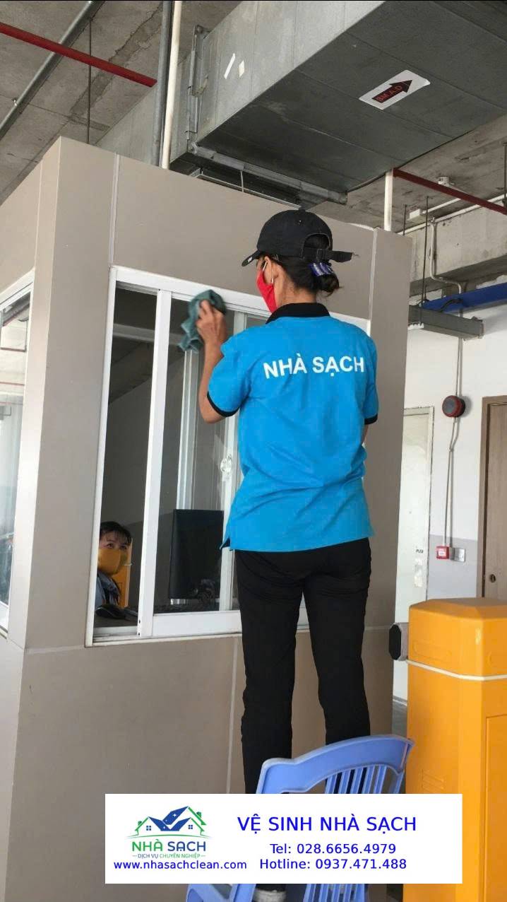 Đội ngũ nhân viên vệ sinh Nhà Sạch