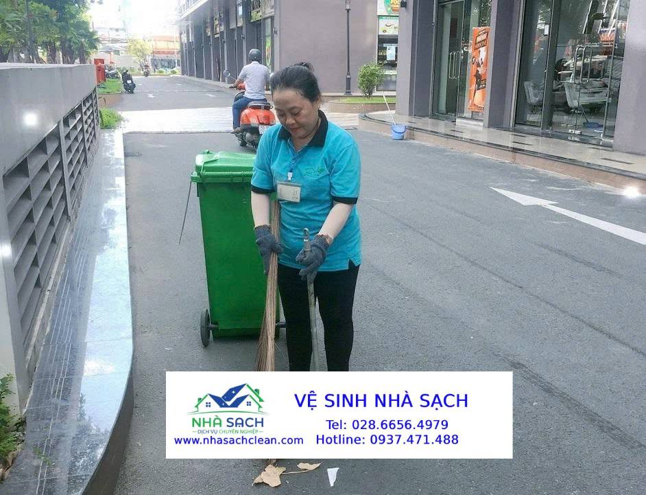 Vệ Sinh Công Nghiệp Toàn Diện | Dịch Vụ Chuyên Nghiệp Tại TP.HCM